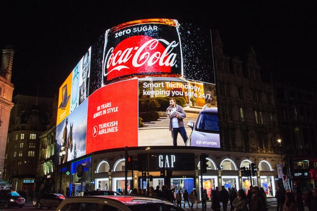 Immersive Naked Eye 3D LED Display Screens